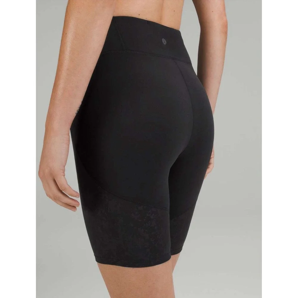 NWT Lululemon Lab Embossed Nulu Yoga Short 8
